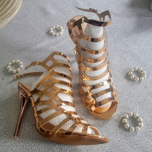 Shoes - Metallic Gold Strappy Sexy Sandals/Stiletto Heels NEW!!🌟👠